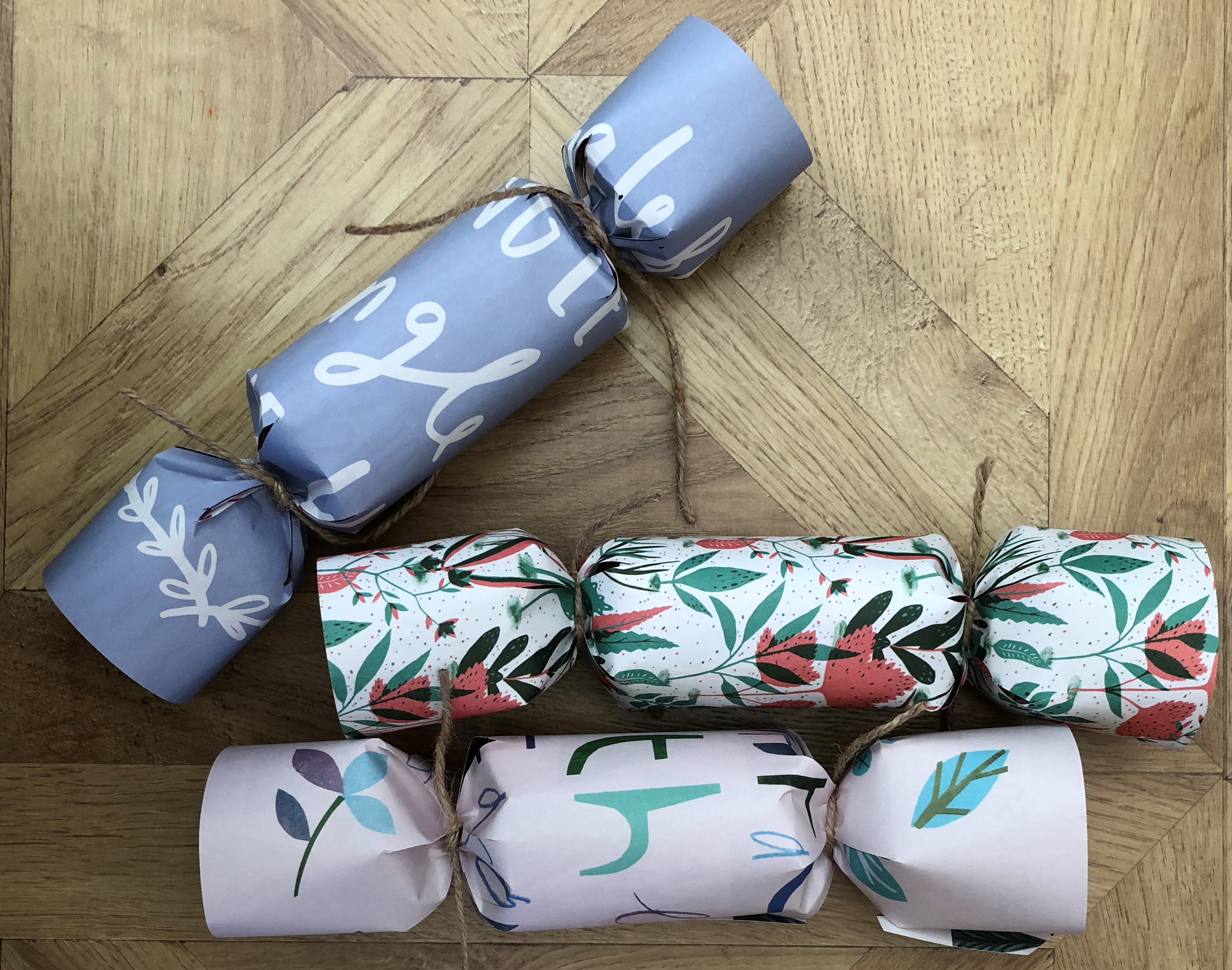 Make your own Christmas crackers